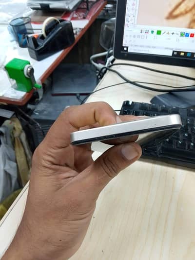 INFINIX HOT 8 PRO  4+4/128exchange posible