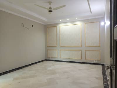 2/MARLA COMMERCIAL SHOP FOR RENT GOOD LOCATION HUAL