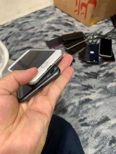 Apple iPhone 8 03271481898 whatsap