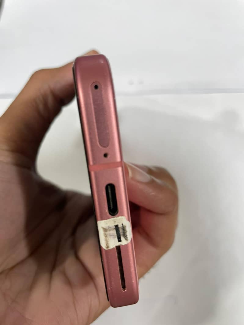 Google Pixel 9 5
