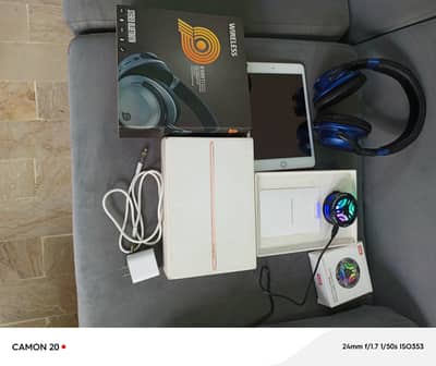 Apple ipad mini 5 with box ipad cooler and headphone chance deal