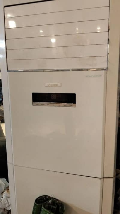 Personal Used Gree 4 Ton cabinet AC – Excellent Condition