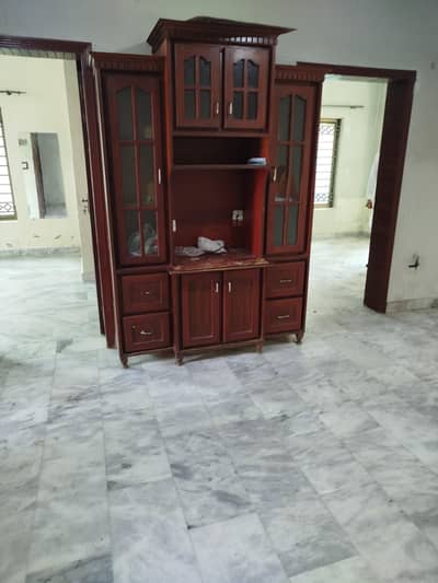 G-13* 25*40 like brand new Ground Portion available for rent