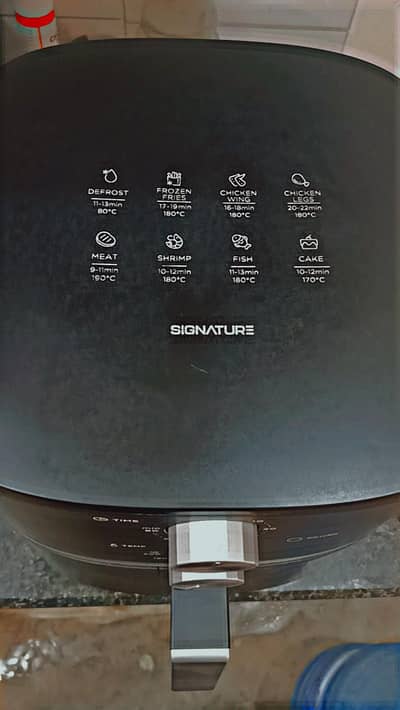 Rapid Air Circulation: Guarantees crispy food with up to 80% less oil.