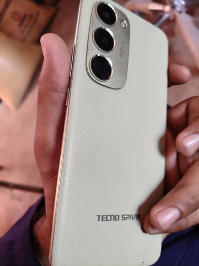 Tecno spark 40 pro plus