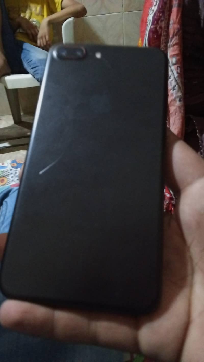 Apple iPhone 8 Plus 3