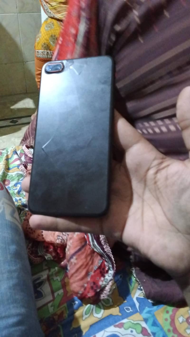 Apple iPhone 8 Plus 4