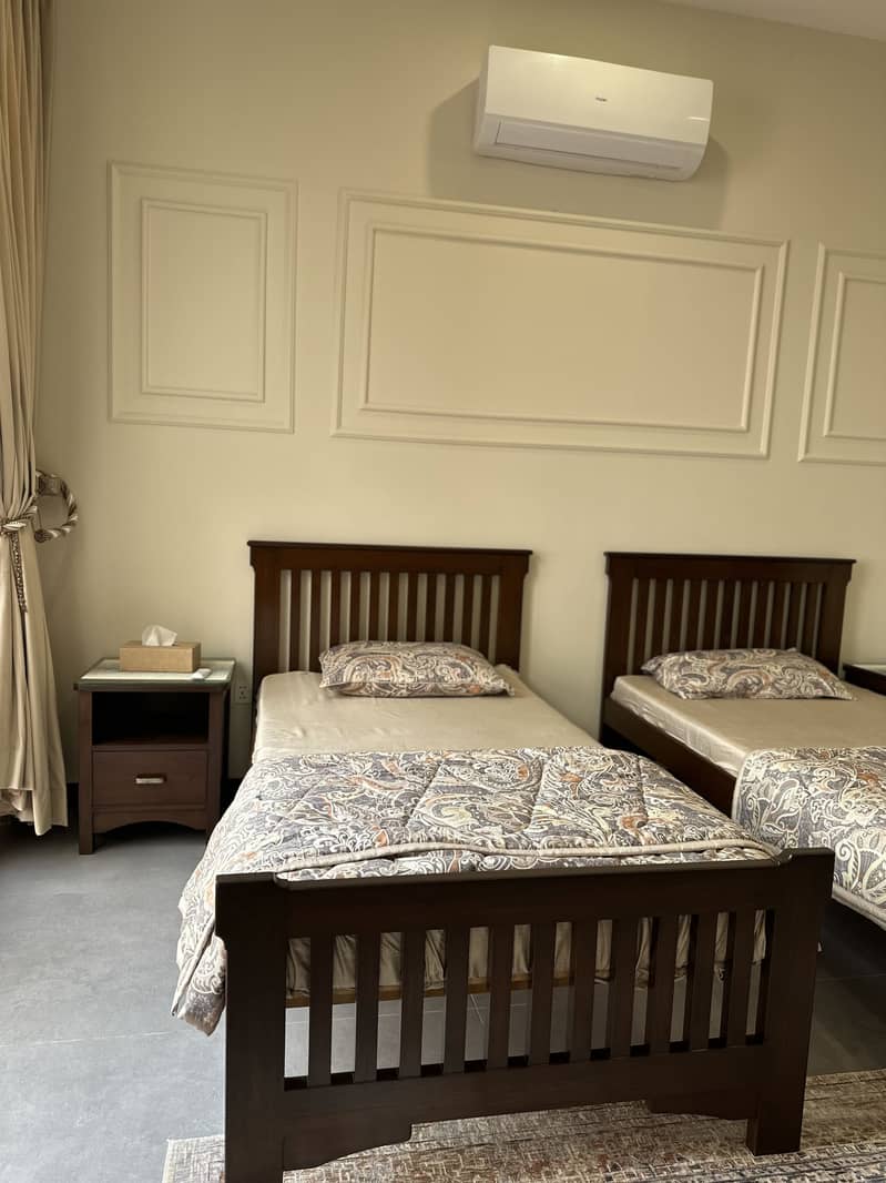 Single bed set with mattress premium condition 0