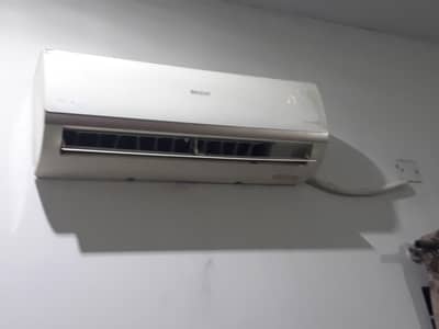 orient DC inverter 1 ton good condition