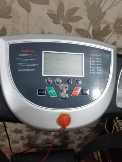 treadmill/ running machine
