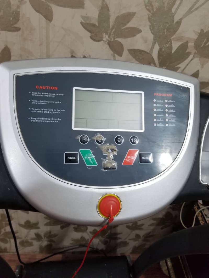 treadmill/ running machine 0