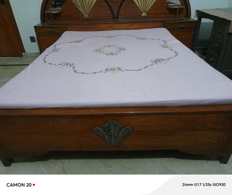 Medium size bed 0