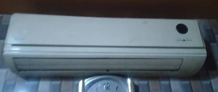 Gree 1.5 ton gass ok janion gass or total janion hy ac