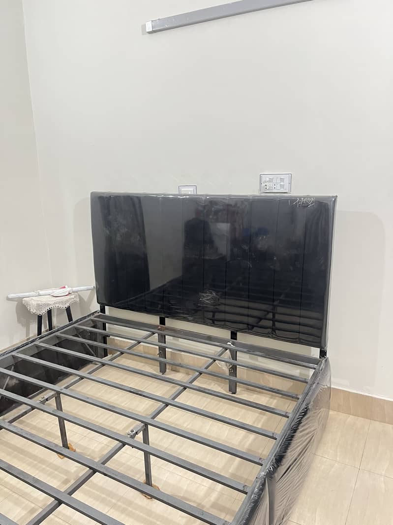 Bed King Size 0