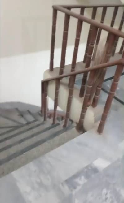 3 bed 2 bath upper portion only for male job holders