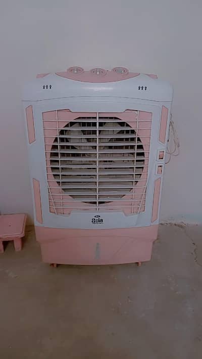 10/10 condition with water bottles cooling air good condition