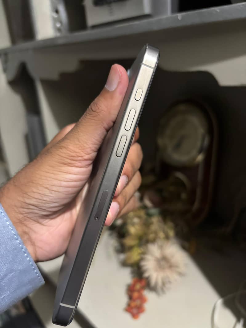 Apple iPhone 15 Pro Max 2
