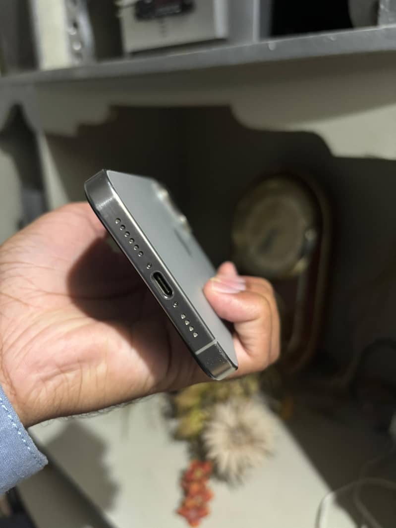 Apple iPhone 15 Pro Max 5