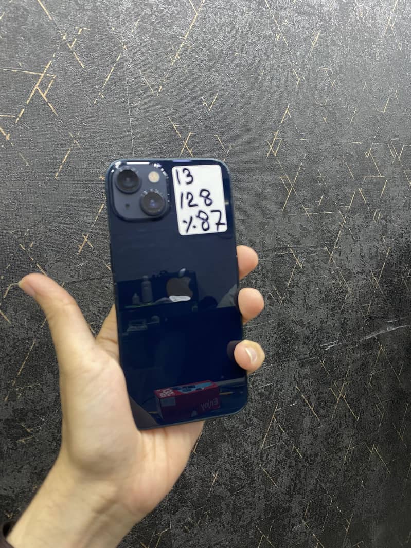 Apple iPhone 13 0
