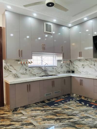 10 Marla Solid And Luxury Finish House For Sale
