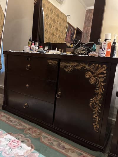 Dressing table with two side tables