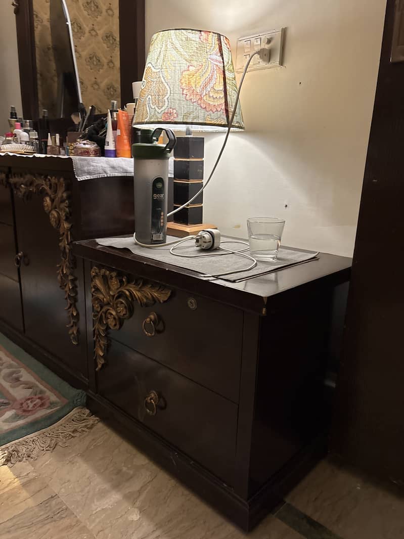 Dressing table with two side tables 1