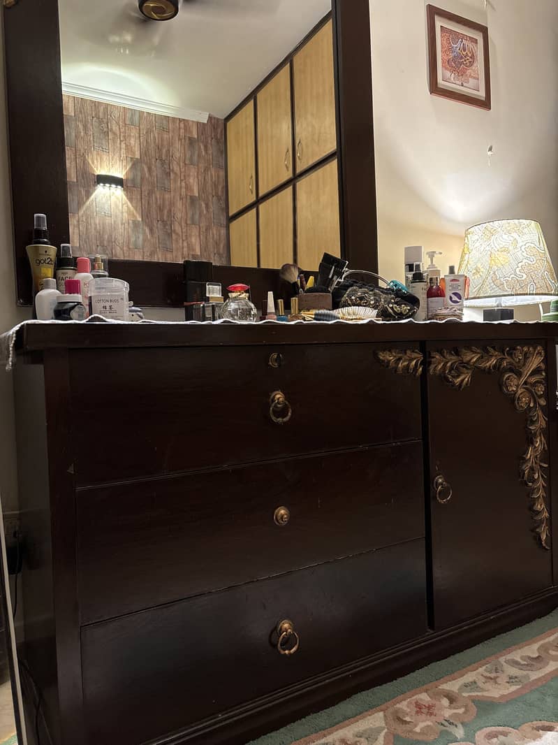 Dressing table with two side tables 2