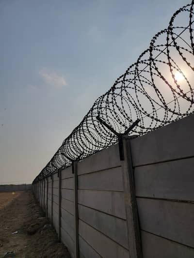 Razor Wire, Barbed Wire, Welded Mesh, Chain Link Fence, Fabrication