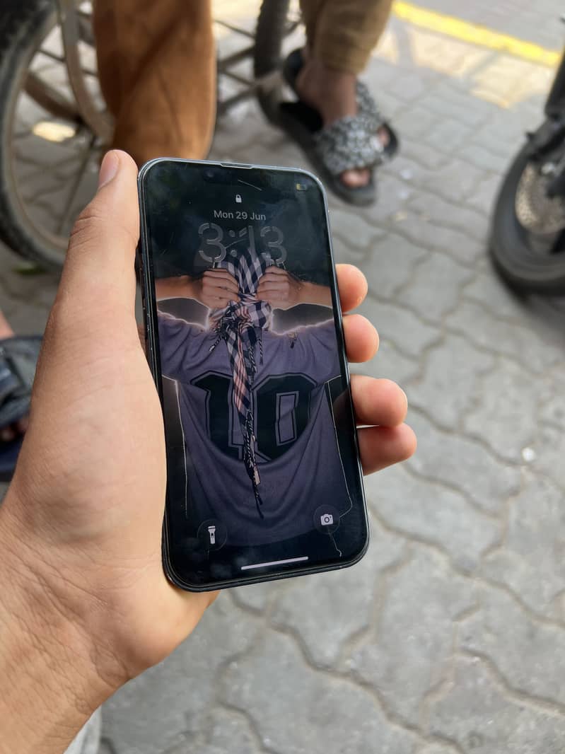 iPhone 13 0