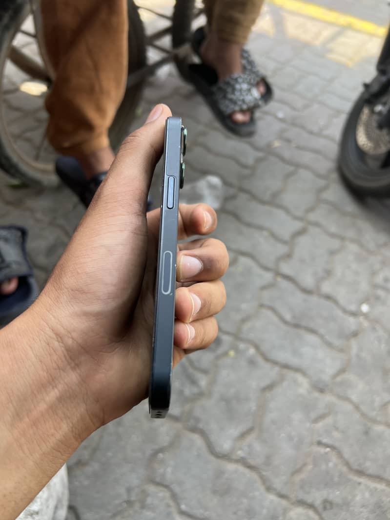 iPhone 13 3