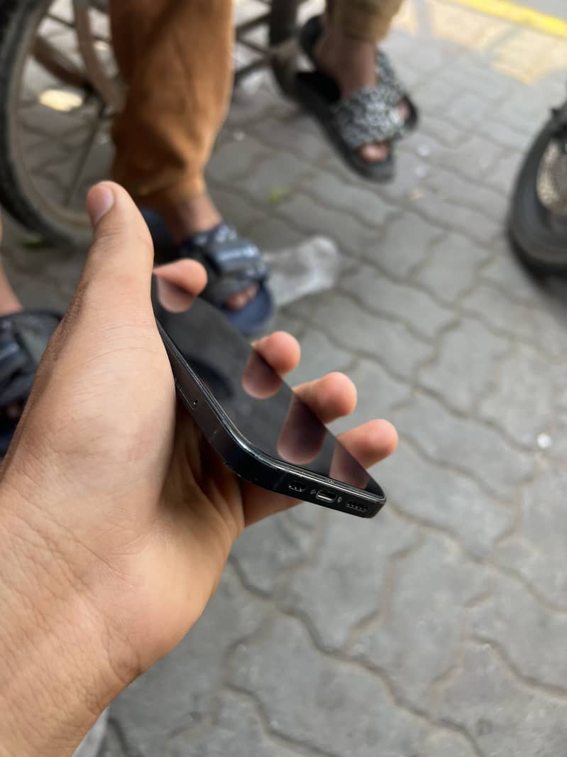 iPhone 13 4