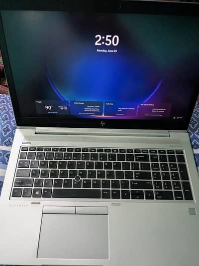 HP Elitebook 850 G5  (8 gb ram 256gb SSD)