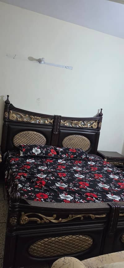 Bed Dressing Side tables with mattress for sale