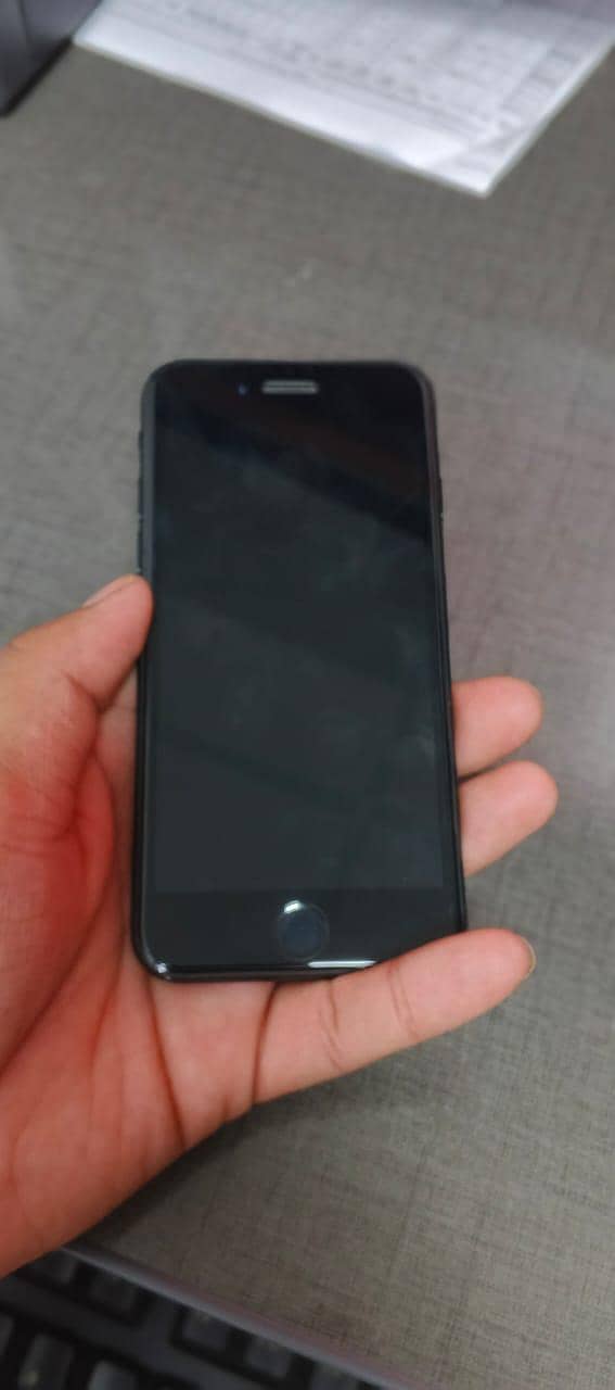 Apple iPhone 7 1