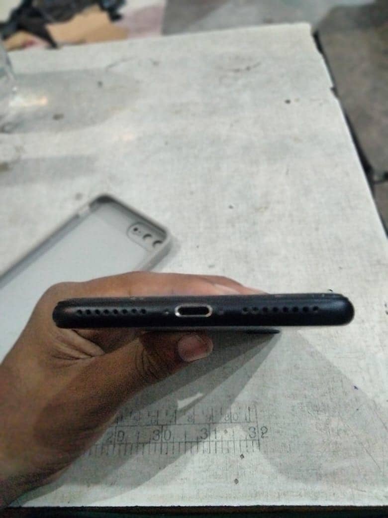 Apple iPhone 7 Plus 3
