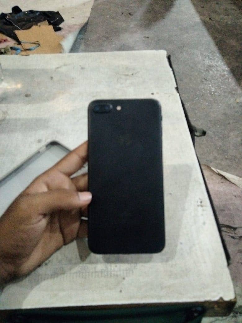 Apple iPhone 7 Plus 5