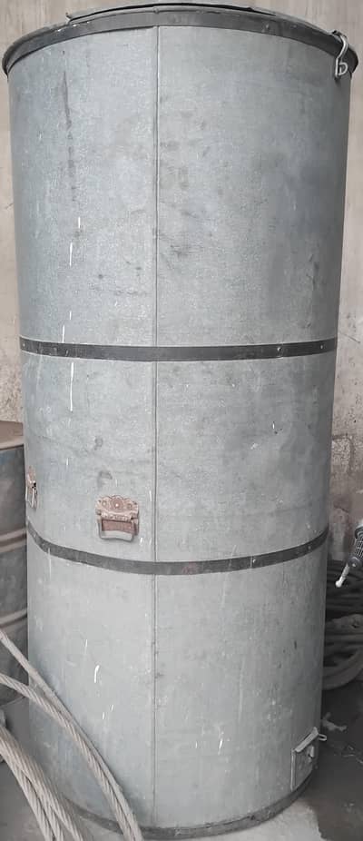 Parolla Gandum Storage Drum or Urgently sale Barganing ho jye gi