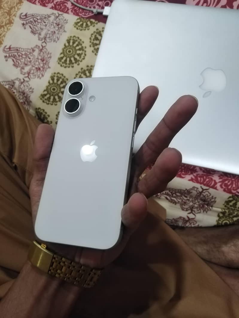 iPhone 16 1
