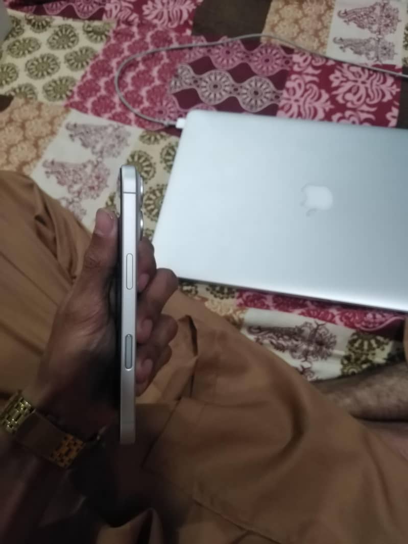 iPhone 16 3