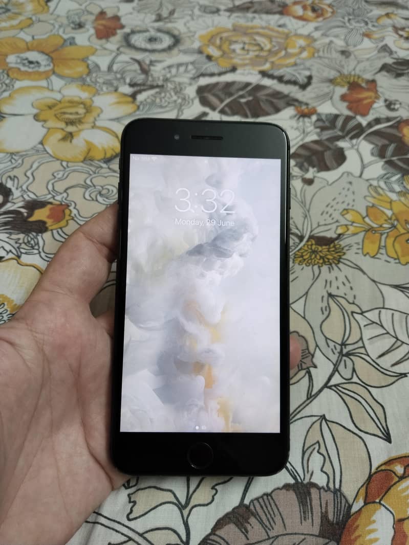 Apple iPhone 7 Plus 1
