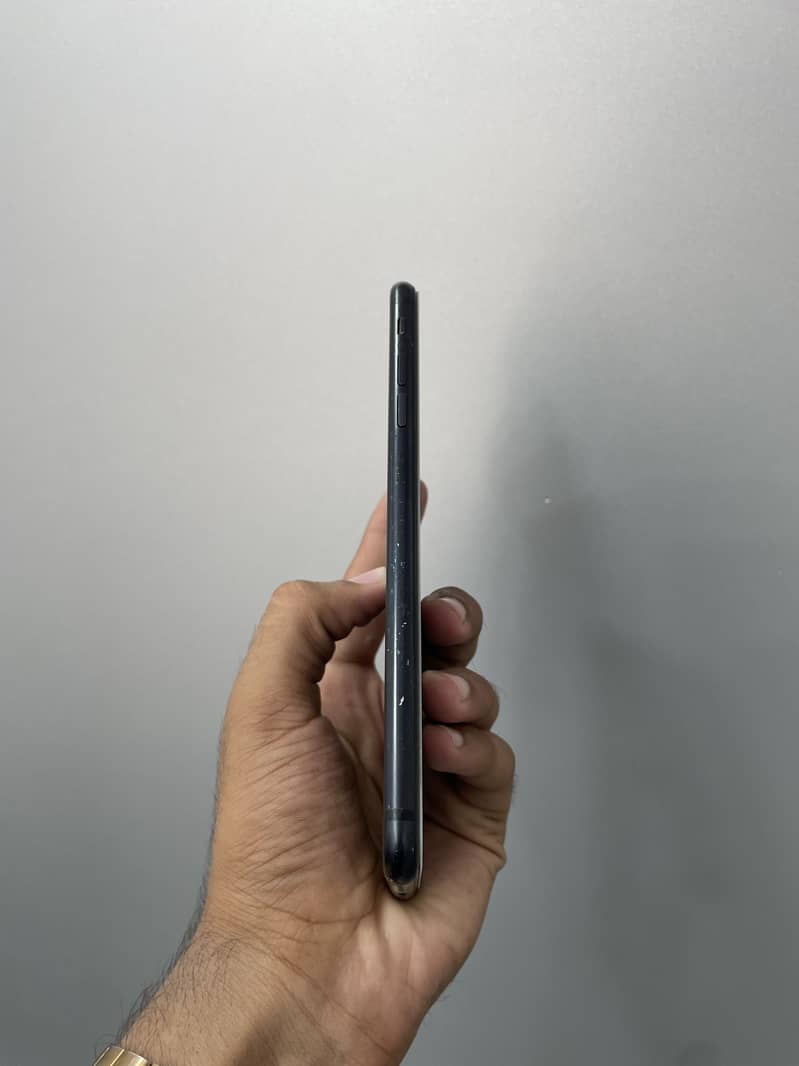 Apple iPhone 7 Plus 5