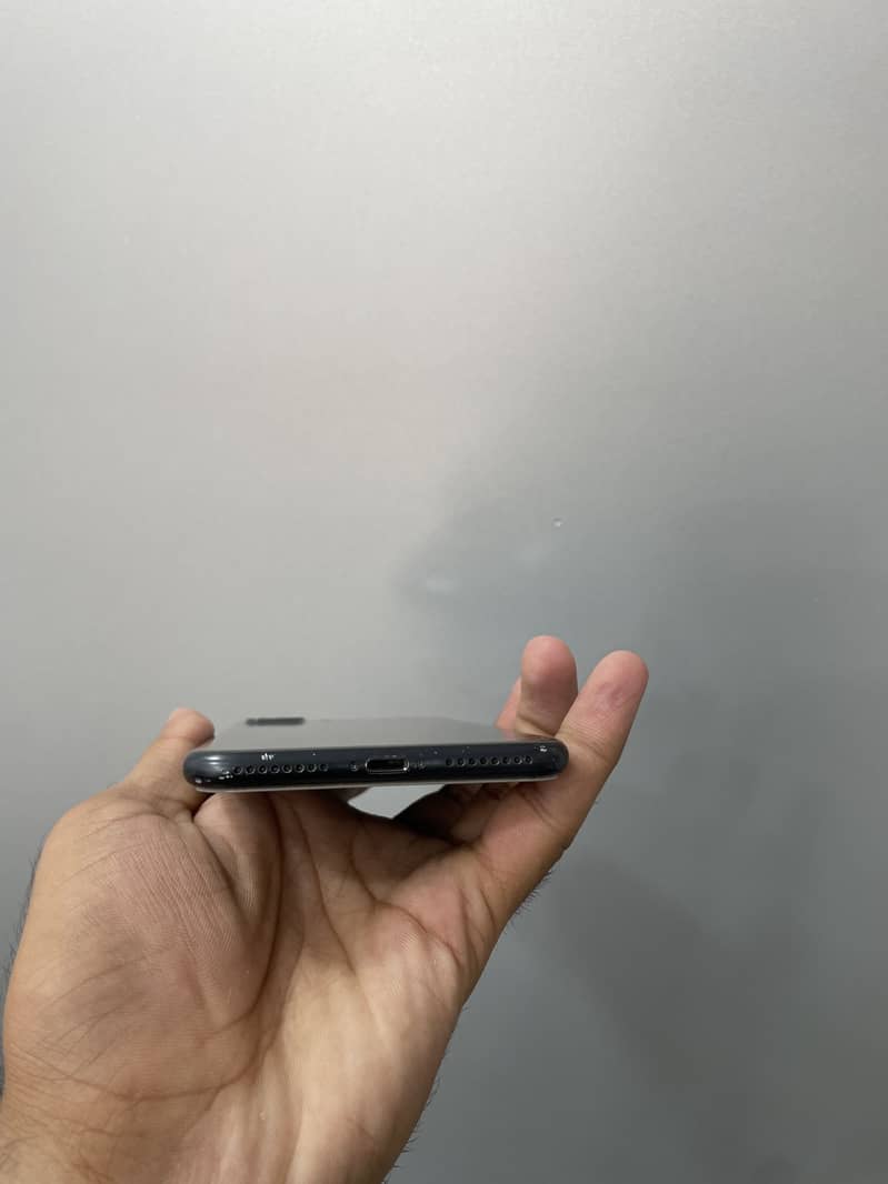 Apple iPhone 7 Plus 6