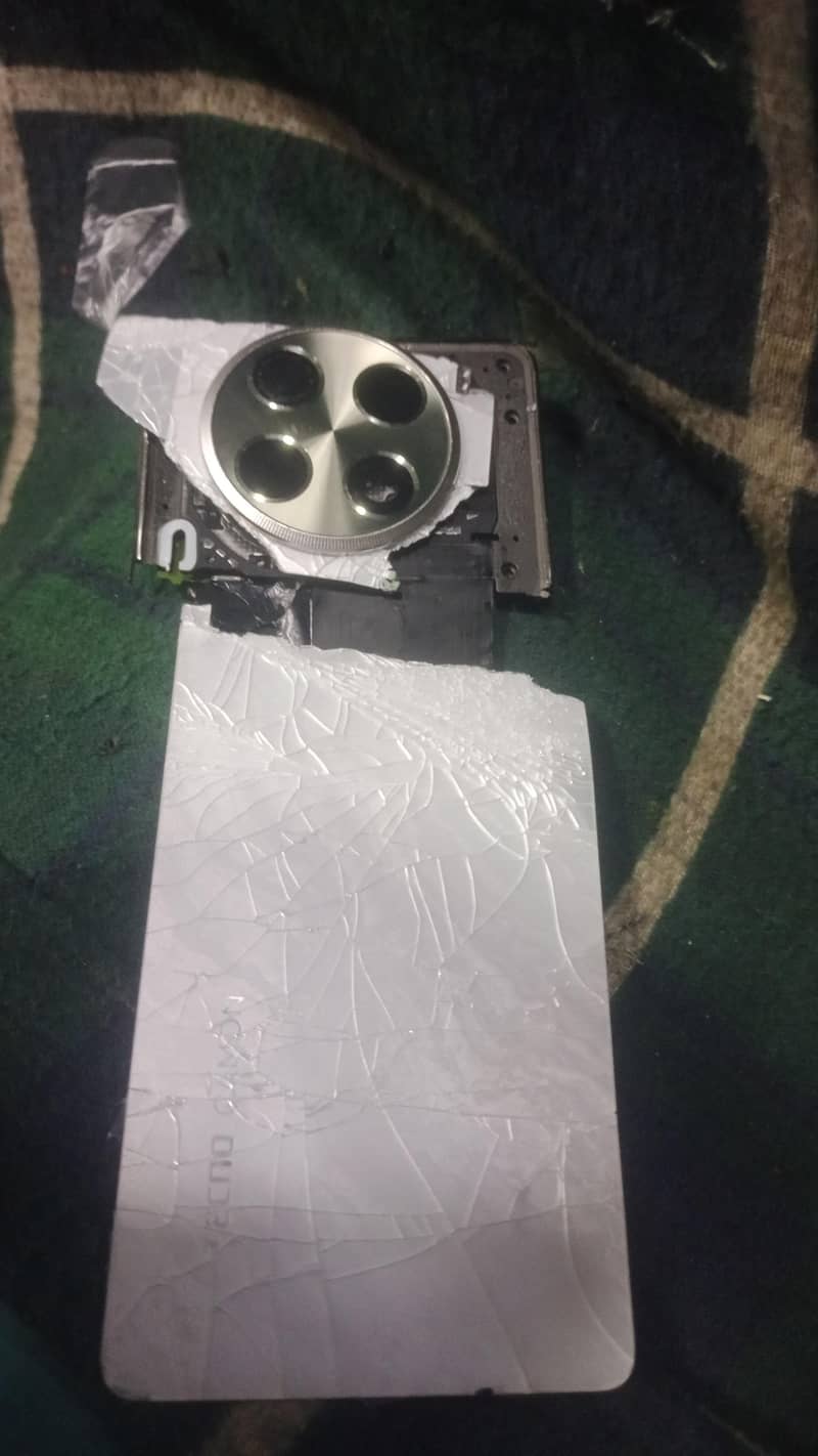 Tecno CAMON 30 0