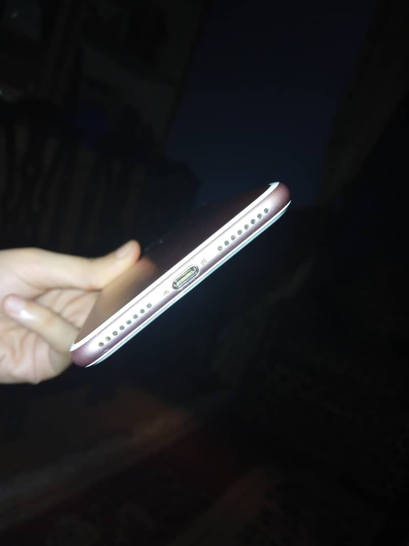 Apple iPhone 7 Plus 11