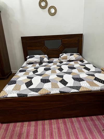 bed and 2 doors Almari & drasil