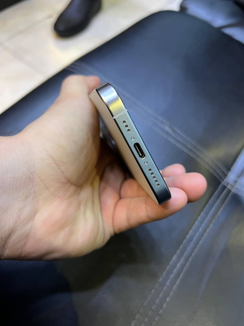 Apple iPhone 15 Pro 2