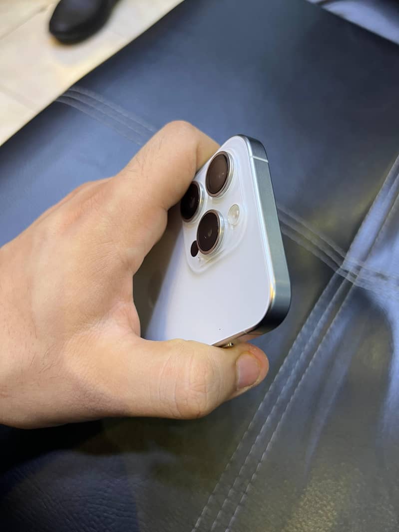 Apple iPhone 15 Pro 4
