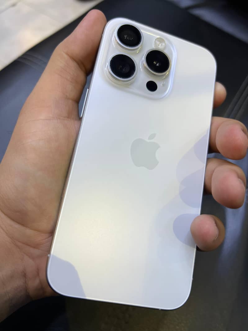 Apple iPhone 15 Pro 6