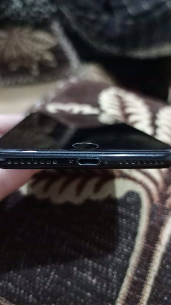 Apple iPhone 7 Plus 2