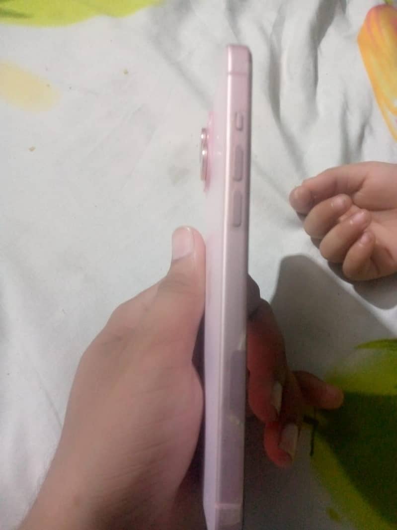 iPhone 15 plus 2